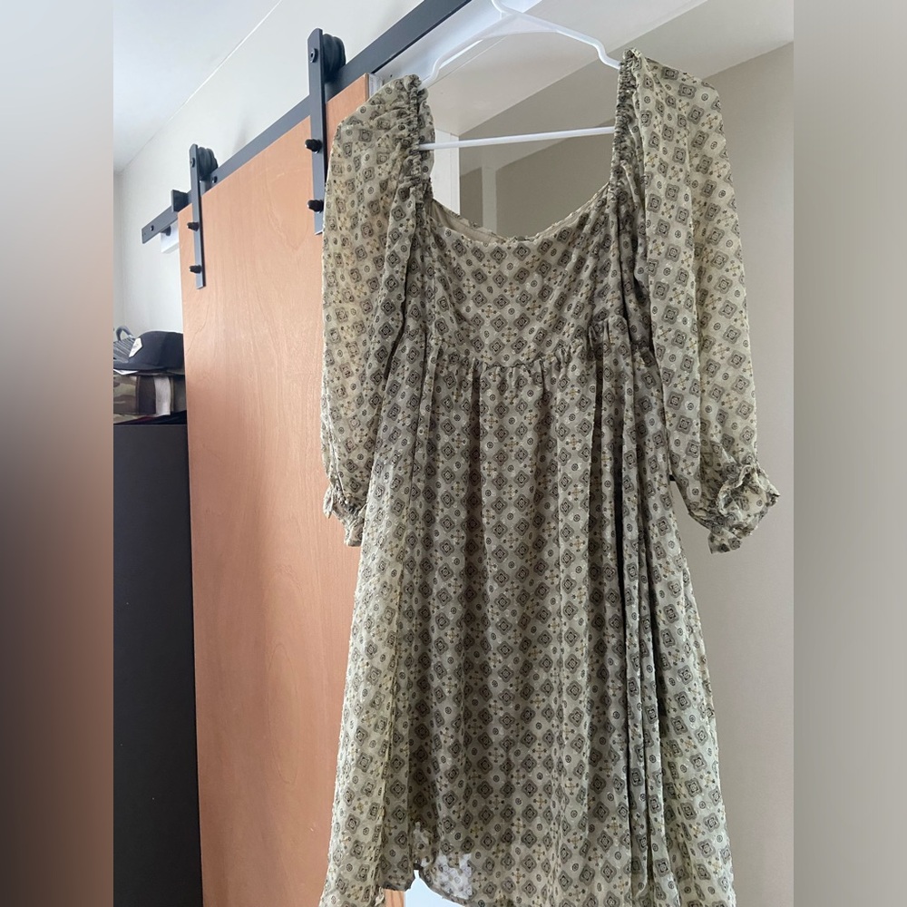Green square neck dress